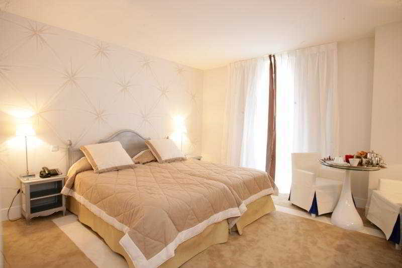 Hotel Renoir Cannes Exterior photo